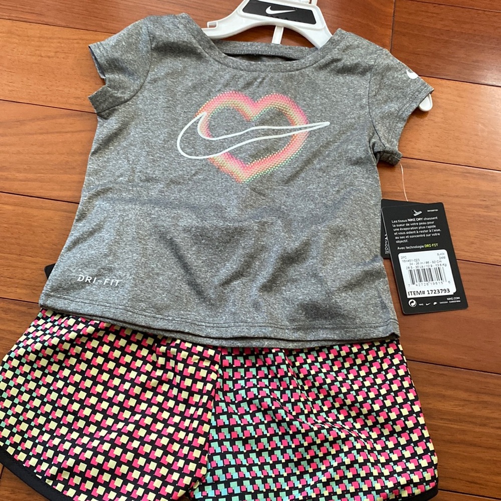 Nike girls graphic t-shirt &shorts